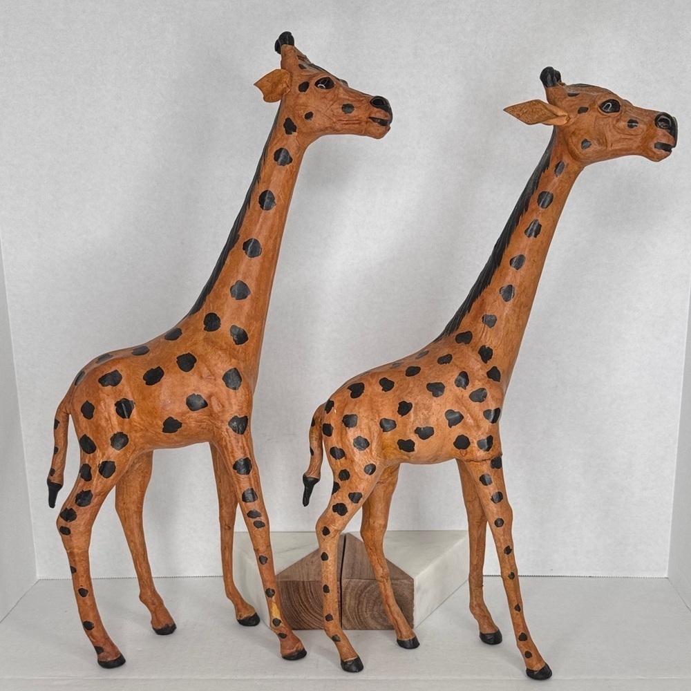 Vintage Estate Leather Wrapped Pair of Giraffes Large 17"-18" with Glass Eyes - Picture 7 of 16